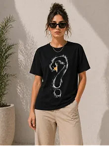 Kadın Kuğu Figürlü Soru İşareti Baskılı Tişört Kısa Kol T-shirt - Siyah Kadın Kuğu Figürlü Soru İşareti Baskılı Tişört Kısa Kol T-shirt - Siyah