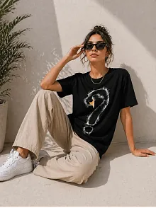 Kadın Kuğu Figürlü Soru İşareti Baskılı Tişört Kısa Kol T-shirt - Siyah