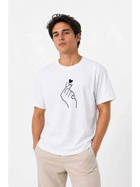 Erkek Kore Parmak Kalp Aşk Temalı Minimal Baskılı Tişört Yazlık Kısa Kol T-shirt - Beyaz Erkek Kore Parmak Kalp Aşk Temalı Minimal Baskılı Tişört Yazlık Kısa Kol T-shirt - Beyaz