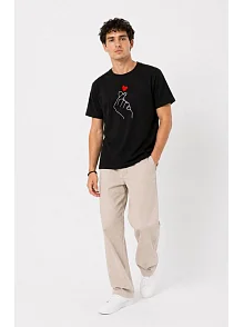 Erkek Kore Parmak Kalp Aşk Temalı Minimal Baskılı Tişört Yazlık Kısa Kol T-shirt - Siyah Erkek Kore Parmak Kalp Aşk Temalı Minimal Baskılı Tişört Yazlık Kısa Kol T-shirt - Siyah
