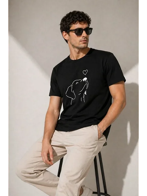 Erkek Köpek Figürlü Minimal Baskılı Tişört Kısa Kol Yazlık T-shirt - Siyah Erkek Köpek Figürlü Minimal Baskılı Tişört Kısa Kol Yazlık T-shirt - Siyah