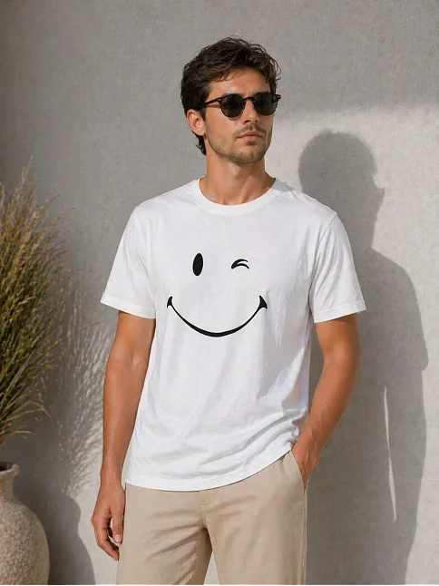 Erkek Minimal Gülümseyen Yüz Baskılı Tişört Kısa Kol Yazlık T-shirt - Beyaz Erkek Minimal Gülümseyen Yüz Baskılı Tişört Kısa Kol Yazlık T-shirt - Beyaz