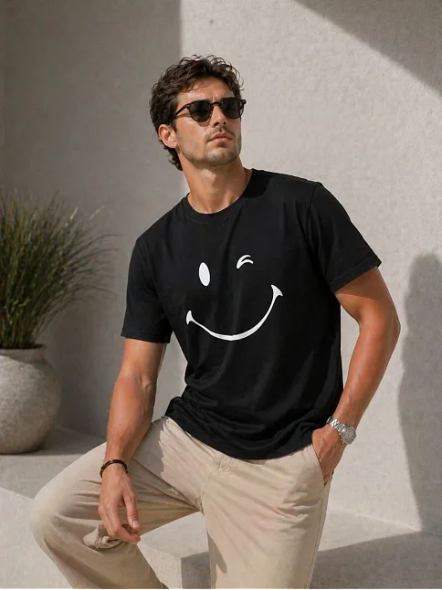 Erkek Minimal Gülümseyen Yüz Baskılı Tişört Kısa Kol Yazlık T-shirt - Siyah Erkek Minimal Gülümseyen Yüz Baskılı Tişört Kısa Kol Yazlık T-shirt - Siyah