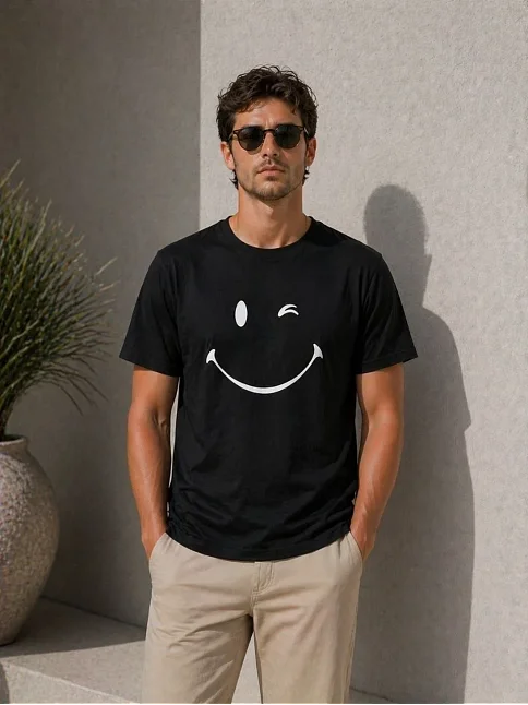Erkek Minimal Gülümseyen Yüz Baskılı Tişört Kısa Kol Yazlık T-shirt - Siyah Erkek Minimal Gülümseyen Yüz Baskılı Tişört Kısa Kol Yazlık T-shirt - Siyah