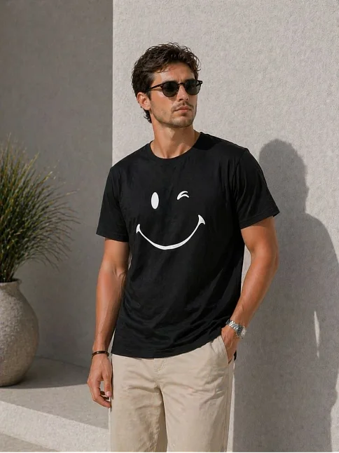 Erkek Minimal Gülümseyen Yüz Baskılı Tişört Kısa Kol Yazlık T-shirt - Siyah Erkek Minimal Gülümseyen Yüz Baskılı Tişört Kısa Kol Yazlık T-shirt - Siyah