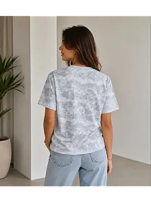 Kadın Batik Desenli Tişört Bisiklet Yaka Kısa Kol Regular Fit T-shirt - Gri Kadın Batik Desenli Tişört Bisiklet Yaka Kısa Kol Regular Fit T-shirt - Gri