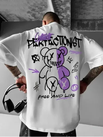 Erkek OversizeGrafik Tişört "CAMPBRASTCOOPERATION" Kalın Yazı Bisiklet Yaka, Kısa Kol, Kalın Mor ve Siyah Desenli Yazlık Sokak Kıyafeti - Beyaz Erkek OversizeGrafik Tişört "CAMPBRASTCOOPERATION" Kalın Yazı Bisiklet Yaka, Kısa Kol, Kalın Mor ve Siyah Desenli Yazlık Sokak Kıyafeti - Beyaz