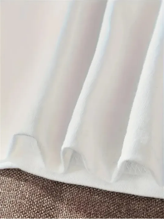 Kadınlar için Şık Siyah Kedi Grafik Tişört - Oversize Kısa Kollu Üst, Nefes Alabilir Polyester Karışımı, Makinede Yıkanabilir - Mükemmel Yaz Modası - Beyaz