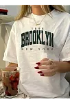 Brooklyn Harf Baskılı Düşük Omuzlu T-shirt, Rahat Kısa Kollu Bol T-shirt, Kadın Giyim - Beyaz
