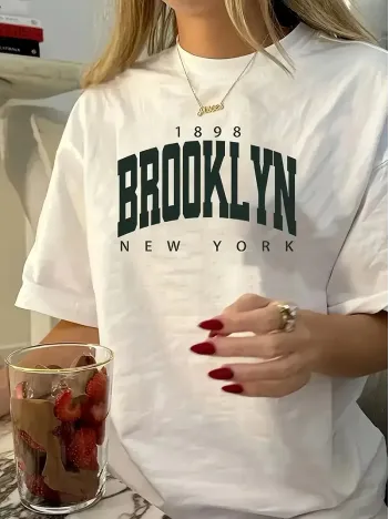 Brooklyn Harf Baskılı Düşük Omuzlu T-shirt, Rahat Kısa Kollu Bol T-shirt, Kadın Giyim - Beyaz Brooklyn Harf Baskılı Düşük Omuzlu T-shirt, Rahat Kısa Kollu Bol T-shirt, Kadın Giyim - Beyaz