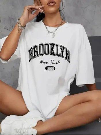 Brooklyn Harf Baskılı Düşük Omuzlu T-shirt, Rahat Kısa Kollu Bol T-shirt, Kadın Giyim - Beyaz Brooklyn Harf Baskılı Düşük Omuzlu T-shirt, Rahat Kısa Kollu Bol T-shirt, Kadın Giyim - Beyaz