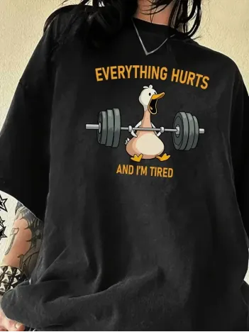 Ördek Baskılı ve Yuvarlak Yakalı Kadın Günlük Büyük Boy Siyah Tişört. - Siyah Ördek Baskılı ve Yuvarlak Yakalı Kadın Günlük Büyük Boy Siyah Tişört. - Siyah