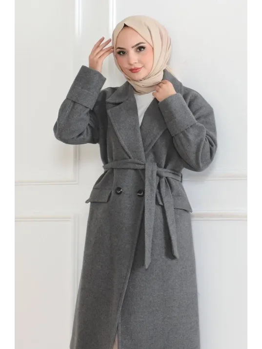 Kadın Kaşe Kaban – Uzun Boy Kruvaze Yaka Kuşaklı Tesettür Kaşe Kışlık Kaban, Astarlı Şık Yünlü Dokuma Oversize Rahat Kalıp Cepli Düğmeli Modern Kap Modeli - Gri