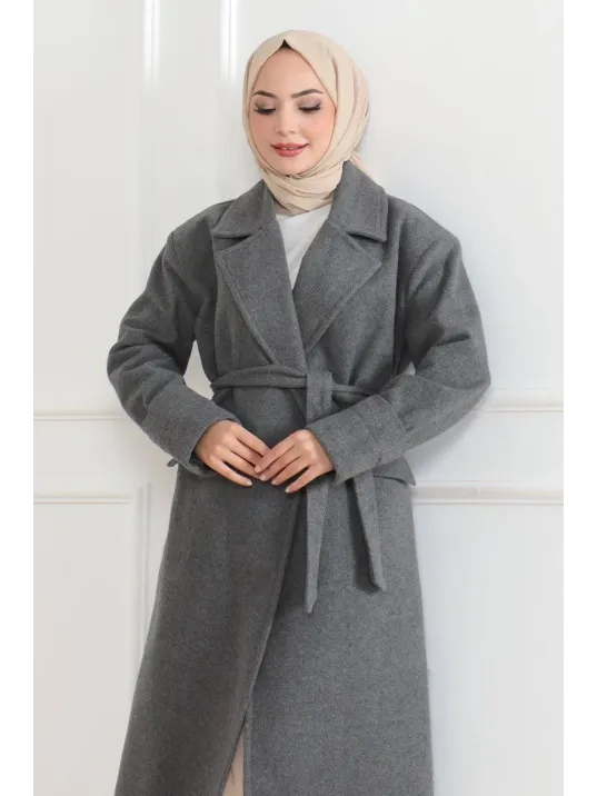 Kadın Kaşe Kaban – Uzun Boy Kruvaze Yaka Kuşaklı Tesettür Kaşe Kışlık Kaban, Astarlı Şık Yünlü Dokuma Oversize Rahat Kalıp Cepli Düğmeli Modern Kap Modeli - Gri