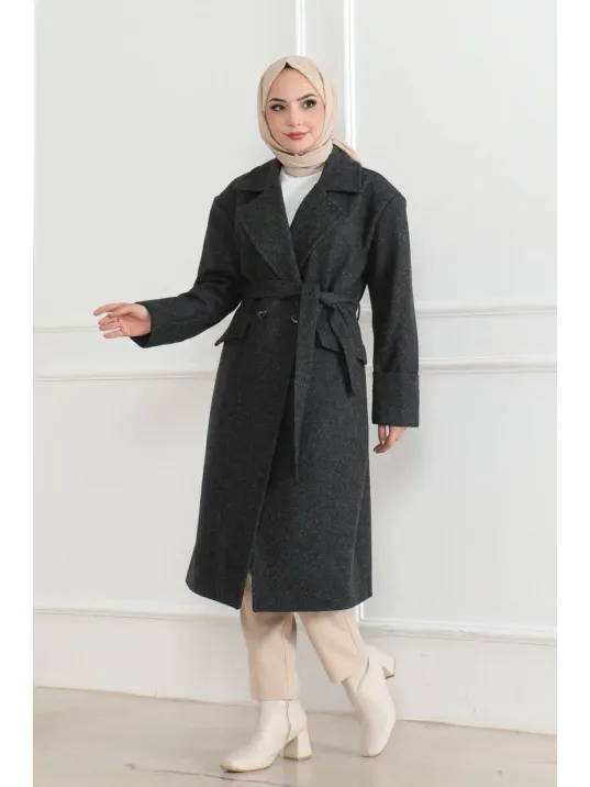 Kadın Kaşe Kaban – Uzun Boy 115 cm Kruvaze Yaka Kuşaklı Astarlı Kışlık Tesettür Kaban, Yünlü Dokuma Kaşmir Kumaş, Cepli Oversize Rahat Kalıp Şık Modern Kaban Mont Modeli (Günlük ve Özel Gün Kombinlerine Uygun) - Siyah