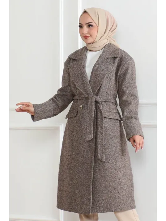 Kadın Kaşe Kaban – Uzun Boy Kruvaze Yaka Kuşaklı Tesettür Kaşe Kışlık Kaban, Astarlı Şık Yünlü Dokuma Oversize Rahat Kalıp Cepli Düğmeli Modern Kap Modeli - Vizon