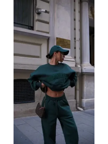 Bisiklet Yaka Nakış İşlemeli Üç İplik Sweat Takım - Yeşil Bisiklet Yaka Nakış İşlemeli Üç İplik Sweat Takım - Yeşil