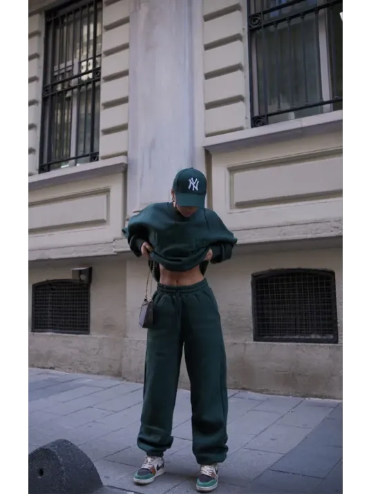 Bisiklet Yaka Nakış İşlemeli Üç İplik Sweat Takım - Yeşil Bisiklet Yaka Nakış İşlemeli Üç İplik Sweat Takım - Yeşil