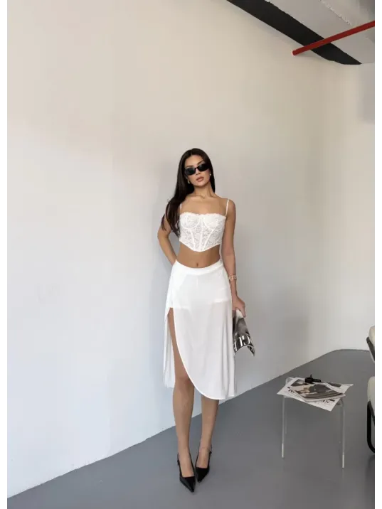 Çepli Şortlu Yırtmaçlı Etek - Beyaz Çepli Şortlu Yırtmaçlı Etek - Beyaz