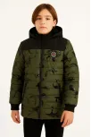 Erkek Çocuk Kamuflaj Desenli Mont İçi Sıcak Tutan Pelüş Astarlı, Kapüşonlu, Fermuarlı Kışlık Su İtici Şişme Mont - Haki Erkek Çocuk Kamuflaj Desenli Mont İçi Sıcak Tutan Pelüş Astarlı, Kapüşonlu, Fermuarlı Kışlık Su İtici Şişme Mont - Haki