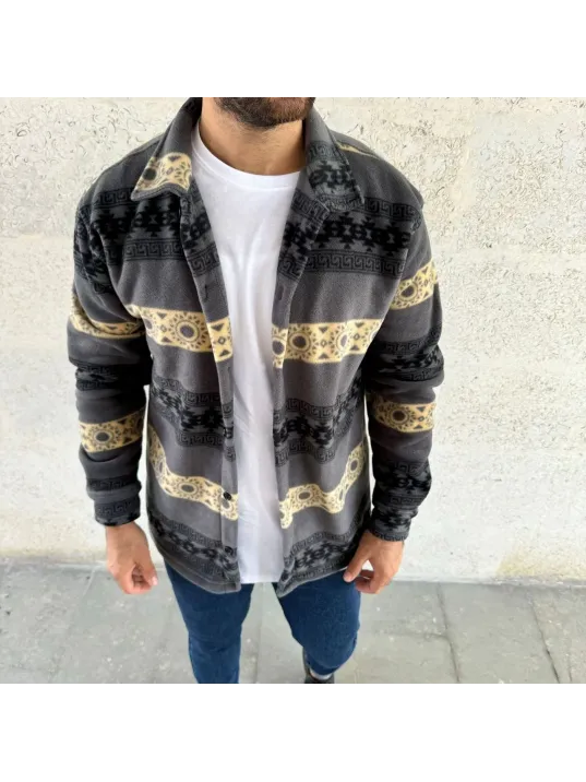 Erkek Desenli Polar Gömlek – Etnik Şerit Desen Yakalı, Uzun Kollu, Düğmeli, Oversize Rahat Kalıp - Füme Erkek Desenli Polar Gömlek – Etnik Şerit Desen Yakalı, Uzun Kollu, Düğmeli, Oversize Rahat Kalıp - Füme