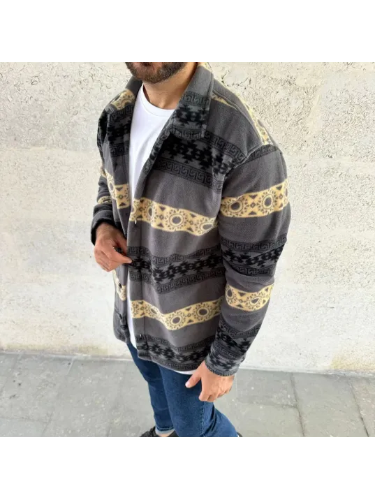 Erkek Desenli Polar Gömlek – Etnik Şerit Desen Yakalı, Uzun Kollu, Düğmeli, Oversize Rahat Kalıp - Füme Erkek Desenli Polar Gömlek – Etnik Şerit Desen Yakalı, Uzun Kollu, Düğmeli, Oversize Rahat Kalıp - Füme