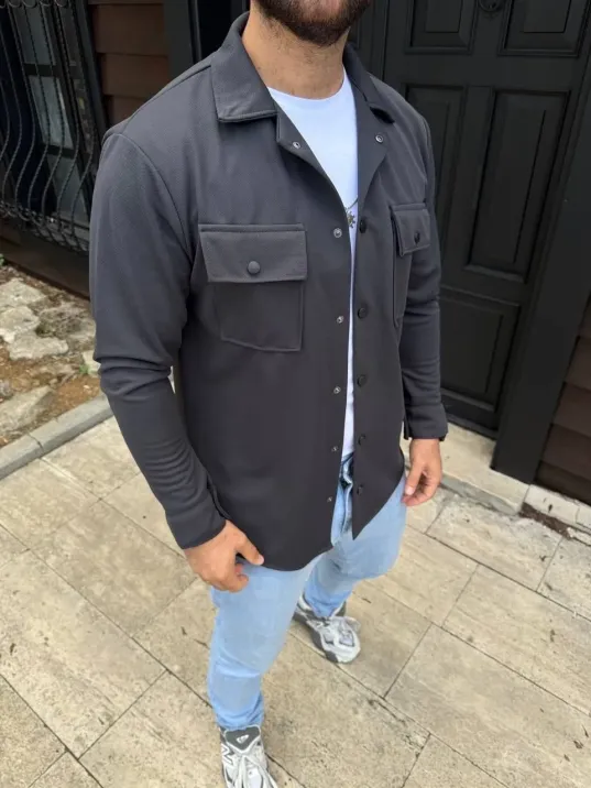 Erkek Diagonal Kumaş Cepli Çıtçıtlı uzun Kollu, Gömlek Oversize Rahat Kalıp Günlük Şık Stil - Füme Erkek Diagonal Kumaş Cepli Çıtçıtlı uzun Kollu, Gömlek Oversize Rahat Kalıp Günlük Şık Stil - Füme