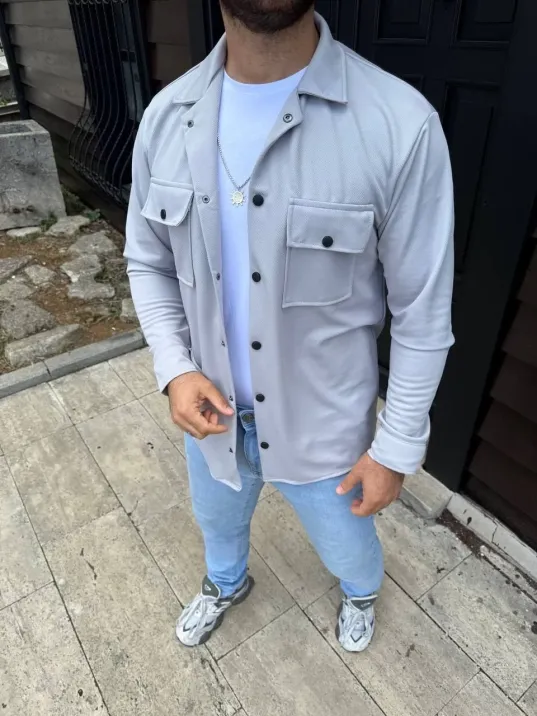 Erkek Diagonal Kumaş Cepli Çıtçıtlı uzun Kollu, Gömlek Oversize Rahat Kalıp Günlük Şık Stil - Gri Erkek Diagonal Kumaş Cepli Çıtçıtlı uzun Kollu, Gömlek Oversize Rahat Kalıp Günlük Şık Stil - Gri