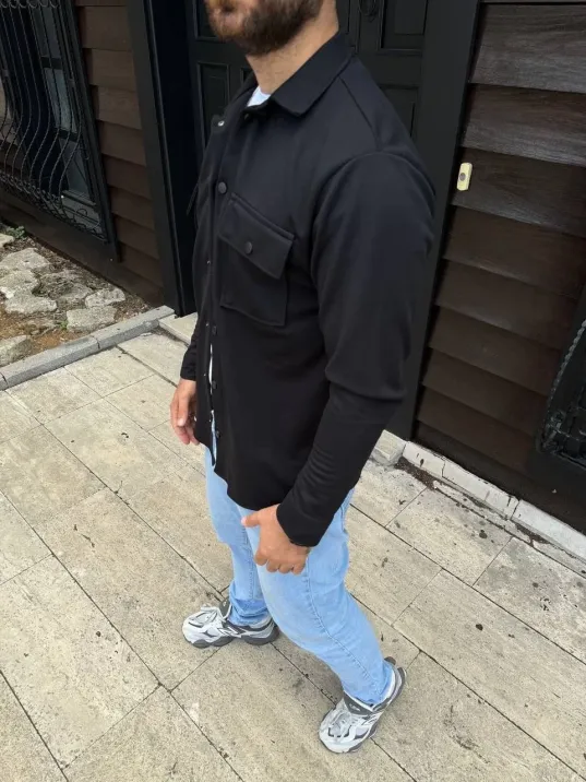 Erkek Diagonal Kumaş Cepli Çıtçıtlı uzun Kollu, Gömlek Oversize Rahat Kalıp Günlük Şık Stil - Siyah Erkek Diagonal Kumaş Cepli Çıtçıtlı uzun Kollu, Gömlek Oversize Rahat Kalıp Günlük Şık Stil - Siyah