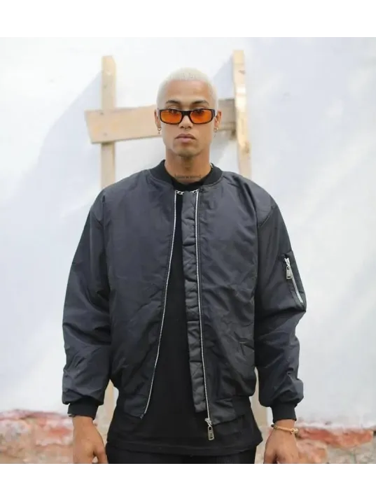 Unisex Siyah Bomber Mont – Su İtici Kumaş, Kapitone Astarlı, Fermuarlı ve Günlük Kullanıma Uygun Ceket- Siyah Unisex Siyah Bomber Mont – Su İtici Kumaş, Kapitone Astarlı, Fermuarlı ve Günlük Kullanıma Uygun Ceket- Siyah