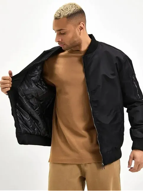Unisex Siyah Bomber Mont – Su İtici Kumaş, Kapitone Astarlı, Fermuarlı Ve Günlük Kullanıma Uygun Ceket- Siyah
