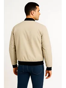 Erkek Bomber Mont Ceket – Fermuarlı, Kapitone İçi Astarlı, Su İtici Kumaş, Regular Fit, Uzun Kollu, Yandan Cepli, Bahar & Kış Rahat Günlük Stil - Bej