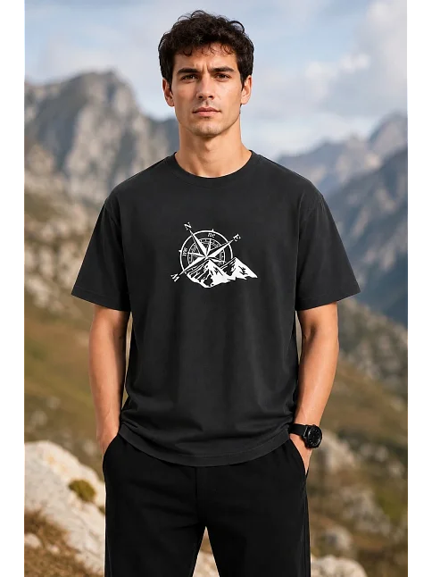 Erkek Outdoor Pusula Dağ Baskılı Kısa Kollu Oversize T-shirt - Siyah Erkek Outdoor Pusula Dağ Baskılı Kısa Kollu Oversize T-shirt - Siyah