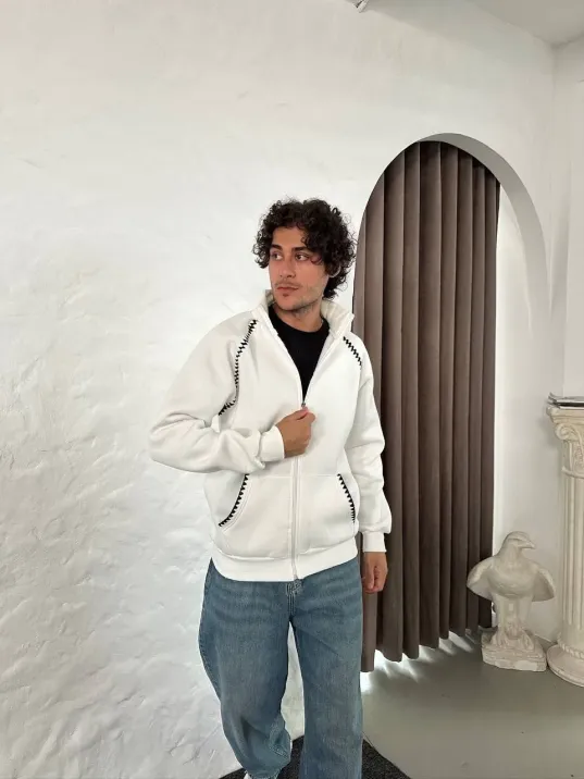 Erkek Oversize Dik Yaka Fermuarlı Sweatshirt - Zincir Nakışli Kanguru Cepli - Beyaz Erkek Oversize Dik Yaka Fermuarlı Sweatshirt - Zincir Nakışli Kanguru Cepli - Beyaz