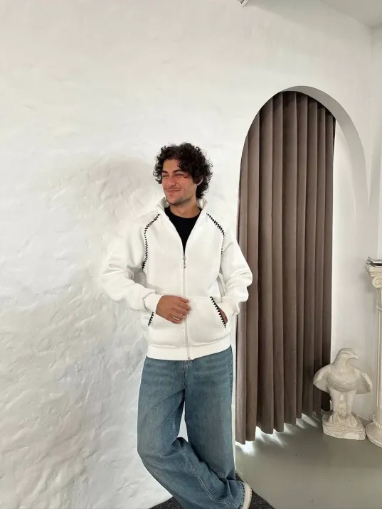 Erkek Oversize Dik Yaka Fermuarlı Sweatshirt - Zincir Nakışli Kanguru Cepli - Beyaz Erkek Oversize Dik Yaka Fermuarlı Sweatshirt - Zincir Nakışli Kanguru Cepli - Beyaz