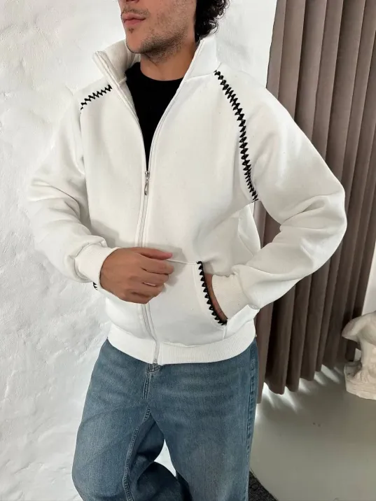 Erkek Oversize Dik Yaka Fermuarlı Sweatshirt - Zincir Nakışli Kanguru Cepli - Beyaz Erkek Oversize Dik Yaka Fermuarlı Sweatshirt - Zincir Nakışli Kanguru Cepli - Beyaz