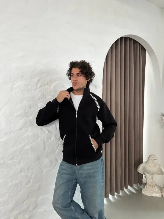 Erkek Oversize Dik Yaka Fermuarlı Sweatshirt - Zincir Nakışli Kanguru Cepli - Siyah Erkek Oversize Dik Yaka Fermuarlı Sweatshirt - Zincir Nakışli Kanguru Cepli - Siyah
