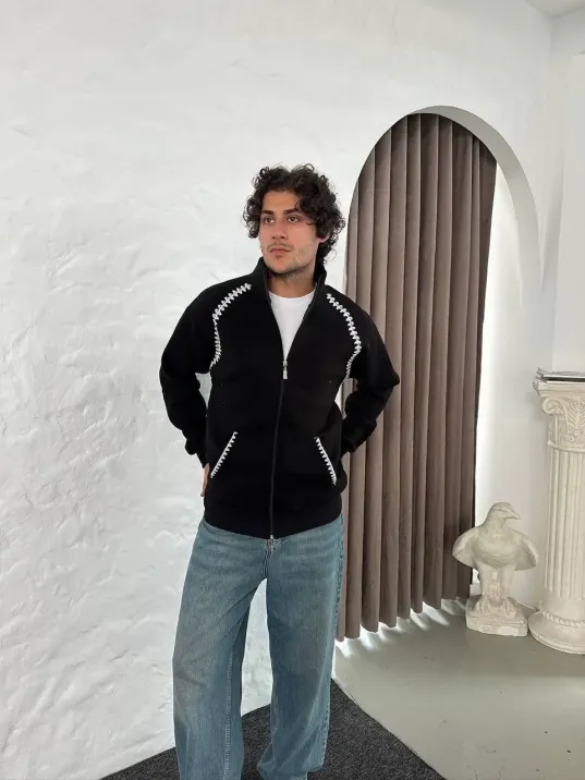 Erkek Oversize Dik Yaka Fermuarlı Sweatshirt - Zincir Nakışli Kanguru Cepli - Siyah Erkek Oversize Dik Yaka Fermuarlı Sweatshirt - Zincir Nakışli Kanguru Cepli - Siyah