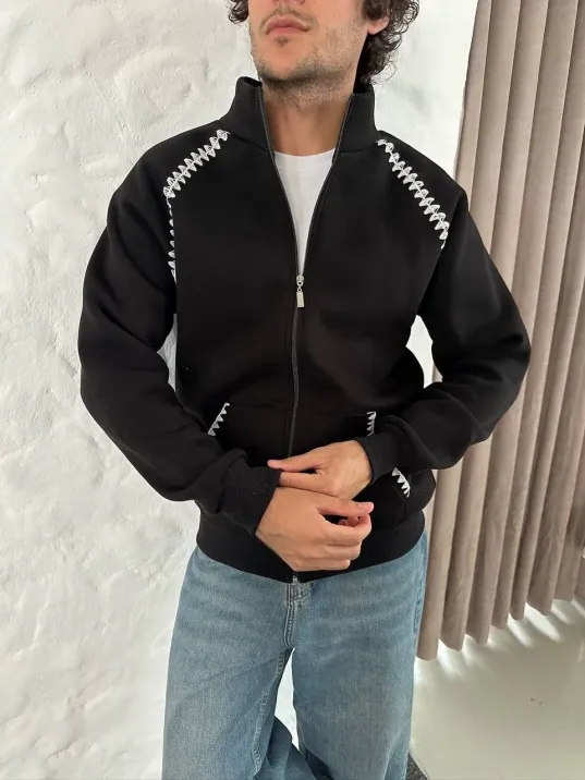 Erkek Oversize Dik Yaka Fermuarlı Sweatshirt - Zincir Nakışli Kanguru Cepli - Siyah Erkek Oversize Dik Yaka Fermuarlı Sweatshirt - Zincir Nakışli Kanguru Cepli - Siyah