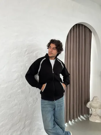 Erkek Oversize Dik Yaka Fermuarlı Sweatshirt - Zincir Nakışli Kanguru Cepli - Siyah Erkek Oversize Dik Yaka Fermuarlı Sweatshirt - Zincir Nakışli Kanguru Cepli - Siyah