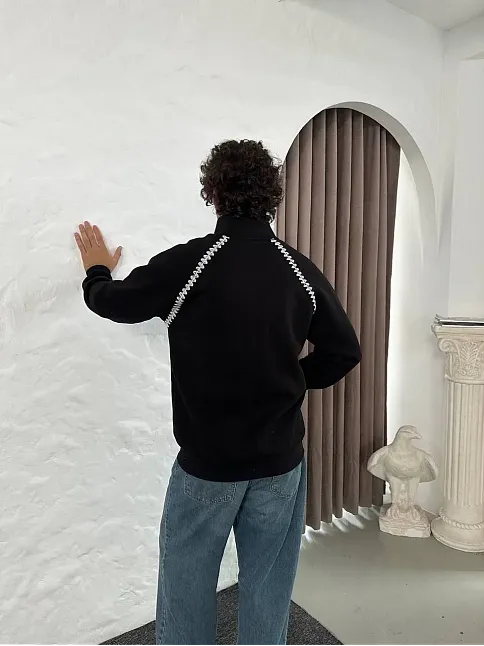 Erkek Oversize Dik Yaka Fermuarlı Sweatshirt - Zincir Nakışli Kanguru Cepli - Siyah