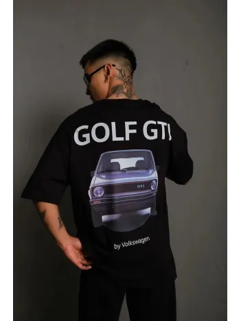 Erkek Oversize Baskılı Tişört – Golf GTI Retro Araba Desenli, Ön & Arka Dijital Baskı, Sokak Modası Stil - Siyah Erkek Oversize Baskılı Tişört – Golf GTI Retro Araba Desenli, Ön & Arka Dijital Baskı, Sokak Modası Stil - Siyah