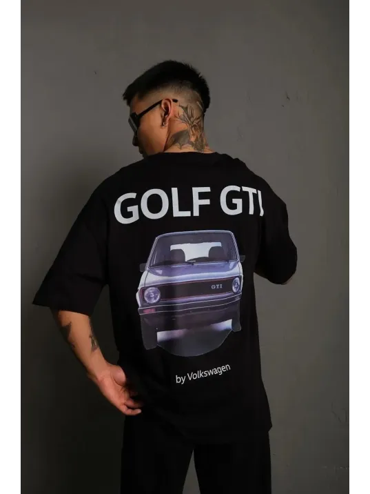 Erkek Oversize Baskılı Tişört – Golf GTI Retro Araba Desenli, Ön & Arka Dijital Baskı, Sokak Modası Stil - Siyah Erkek Oversize Baskılı Tişört – Golf GTI Retro Araba Desenli, Ön & Arka Dijital Baskı, Sokak Modası Stil - Siyah