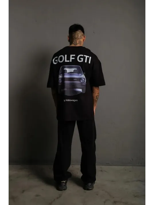 Erkek Oversize Baskılı Tişört – Golf GTI Retro Araba Desenli, Ön & Arka Dijital Baskı, Sokak Modası Stil - Siyah Erkek Oversize Baskılı Tişört – Golf GTI Retro Araba Desenli, Ön & Arka Dijital Baskı, Sokak Modası Stil - Siyah