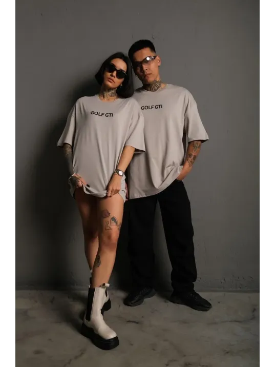 Erkek Oversize Baskılı Tişört – Golf GTI Retro Araba Desenli, Ön & Arka Dijital Baskı, Sokak Modası Stil - Gri