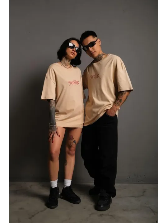 Erkek Oversize Tişört – Beyaz 24/1 Penye Kumaş, Bisiklet Yaka, Ön & Arka Baskılı, Streetwear Tarzı Rahat Büyük Kalıp T-Shirt - Bej Erkek Oversize Tişört – Beyaz 24/1 Penye Kumaş, Bisiklet Yaka, Ön & Arka Baskılı, Streetwear Tarzı Rahat Büyük Kalıp T-Shirt - Bej