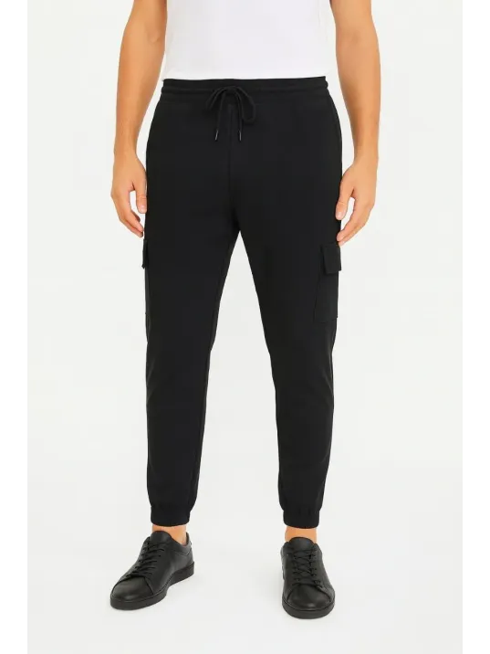 Erkek Siyah Jogger Eşofman Altı Rahat Kalıp, Kargo Cepli, Lastikli Paça, Günlük Spor Pantolon - Siyah Erkek Siyah Jogger Eşofman Altı Rahat Kalıp, Kargo Cepli, Lastikli Paça, Günlük Spor Pantolon - Siyah
