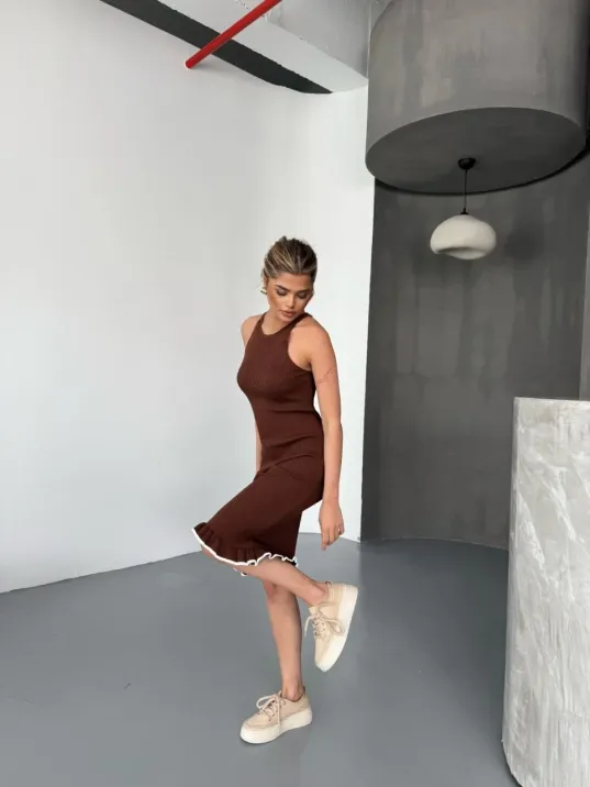 Fırfır Detaylı Triko Elbise- Kahverengi Fırfır Detaylı Triko Elbise- Kahverengi