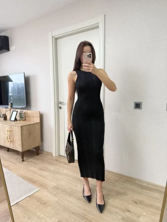 Fitilli Triko Elbise Kolsuz Sırtı Kapalı Maxi Uzun Boy - Siyah Fitilli Triko Elbise Kolsuz Sırtı Kapalı Maxi Uzun Boy - Siyah