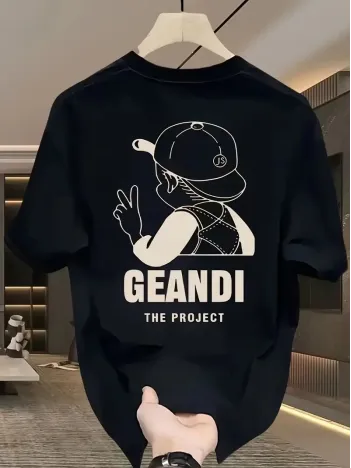 Geniş Kesim Pamuklu Tişört - "GANDHI The Project" Baskılı, Siyah, Rahat Kesim, Kısa Kollu, Günlük Kıyafet, Her Gün Giyilebilecek Tişört- Siyah Geniş Kesim Pamuklu Tişört - "GANDHI The Project" Baskılı, Siyah, Rahat Kesim, Kısa Kollu, Günlük Kıyafet, Her Gün Giyilebilecek Tişört- Siyah